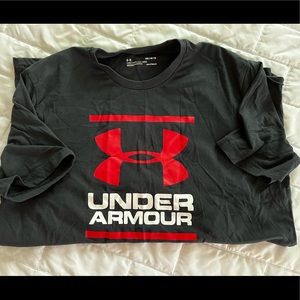 Under armor loose fit t shirt size medium